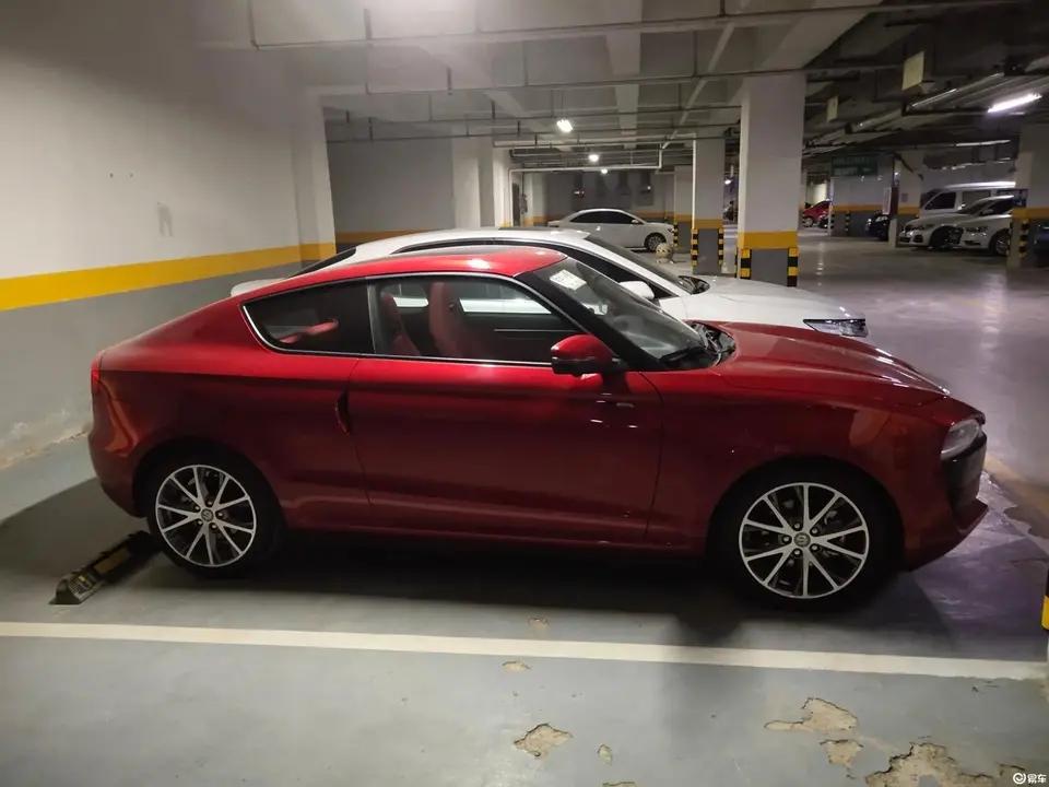 【车主：因为偏跑车的造型，车身短底盘低】
零跑S01 2020款460 Pro
