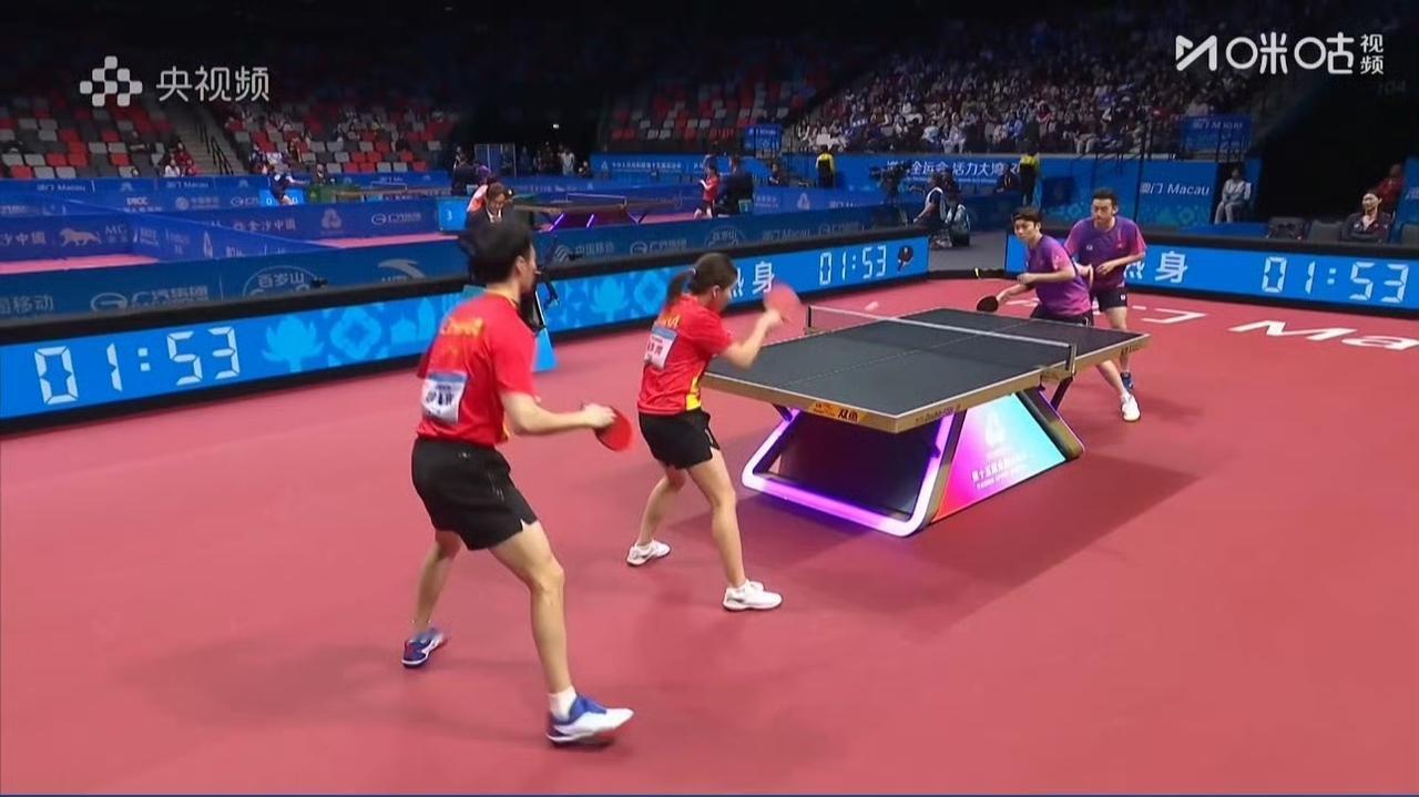 势均力敌啊[笑哭]，
前三局黄镇廷/杜凯琹12-10，5-11，8-11被徐海东