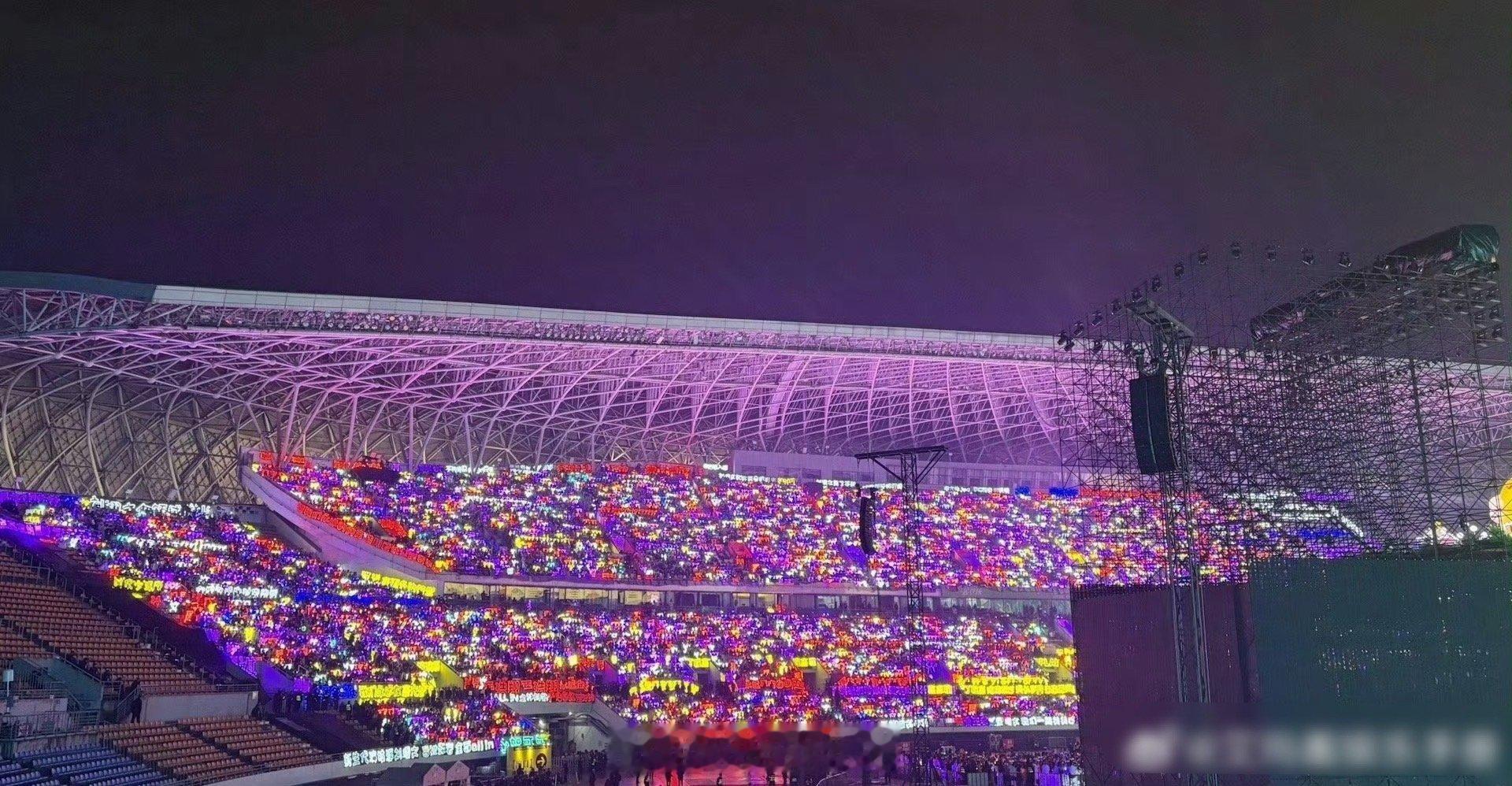 马嘉祺紫海🆚宋亚轩青海，谁家更亮眼 