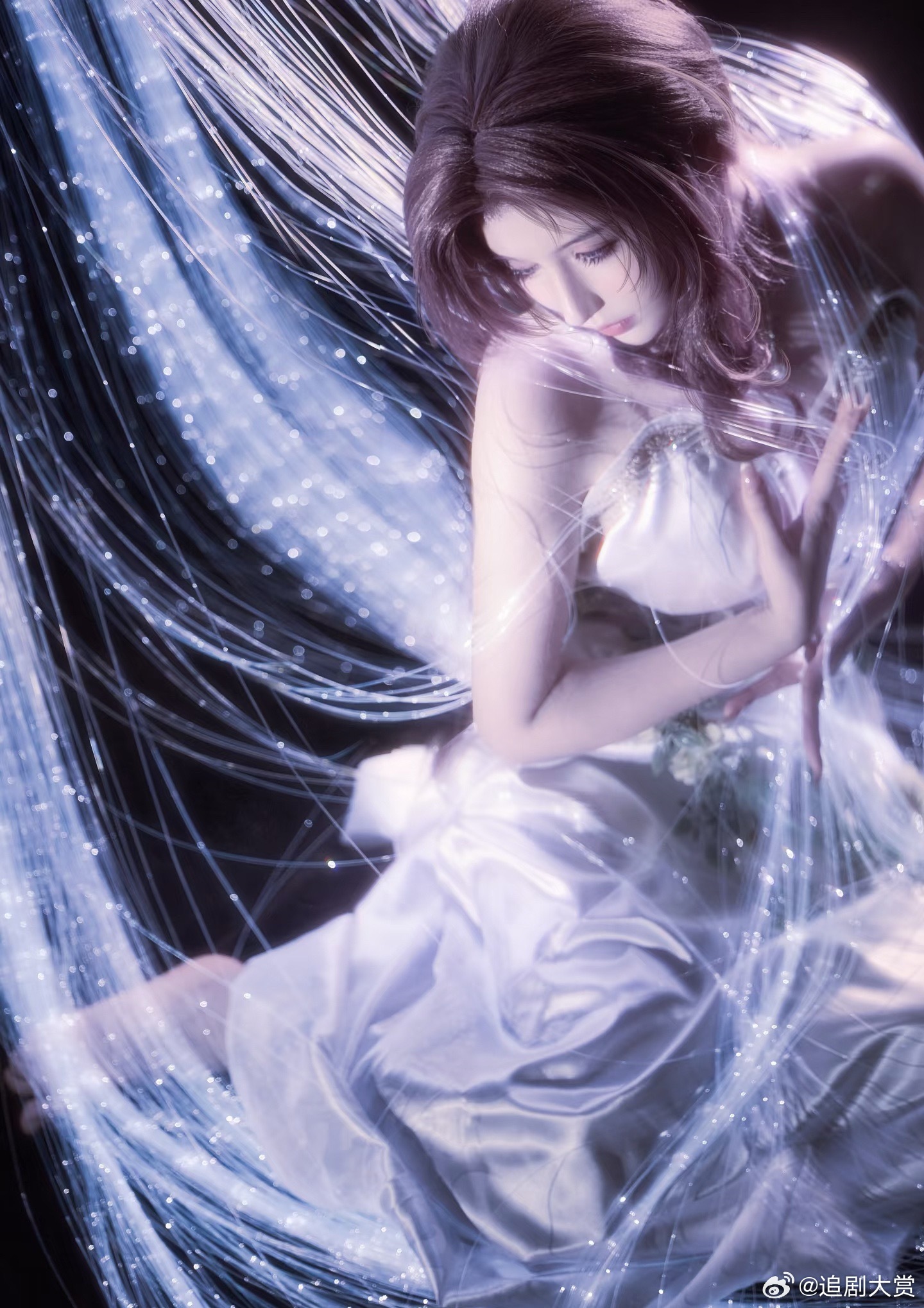 朱山尽被曝抄袭 看了一下是都选了光纤作为拍摄道具，直接说抄袭感觉也不至于，大家看