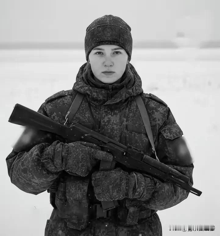 聚焦俄乌前线：日前，俄罗斯沃洛格达第272摩托化步兵团的女兵阿纳斯塔西娅·安蒂波