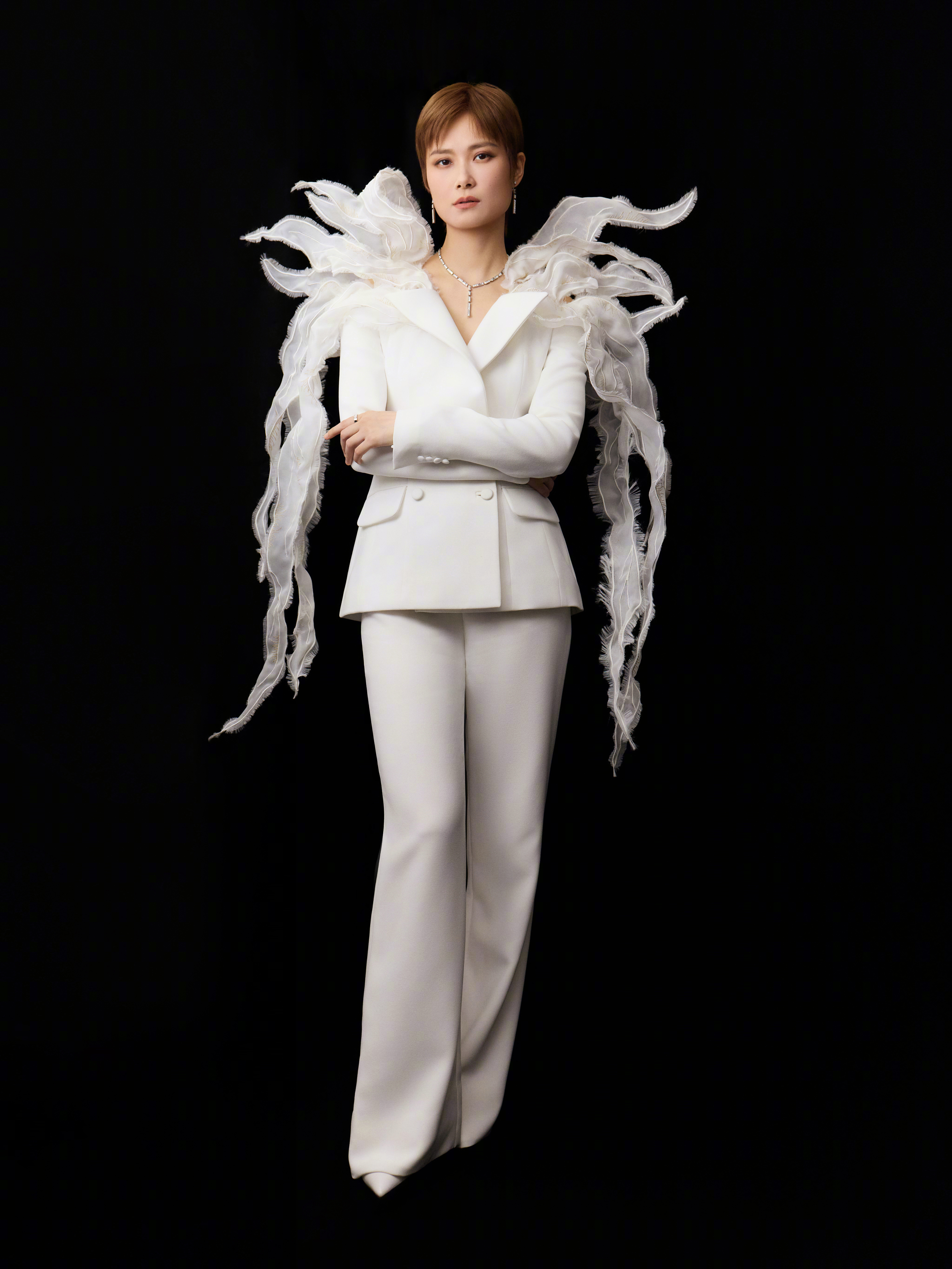 李宇春 ｜ 微博之夜红毯微博之夜 姐今晚的第二套造型 ，发布仅一个多星期时间的黎