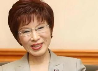 我们不能把祖国统一的希望寄托在国民党身上。洪秀柱和郑丽文这两位国民党人物，虽然都