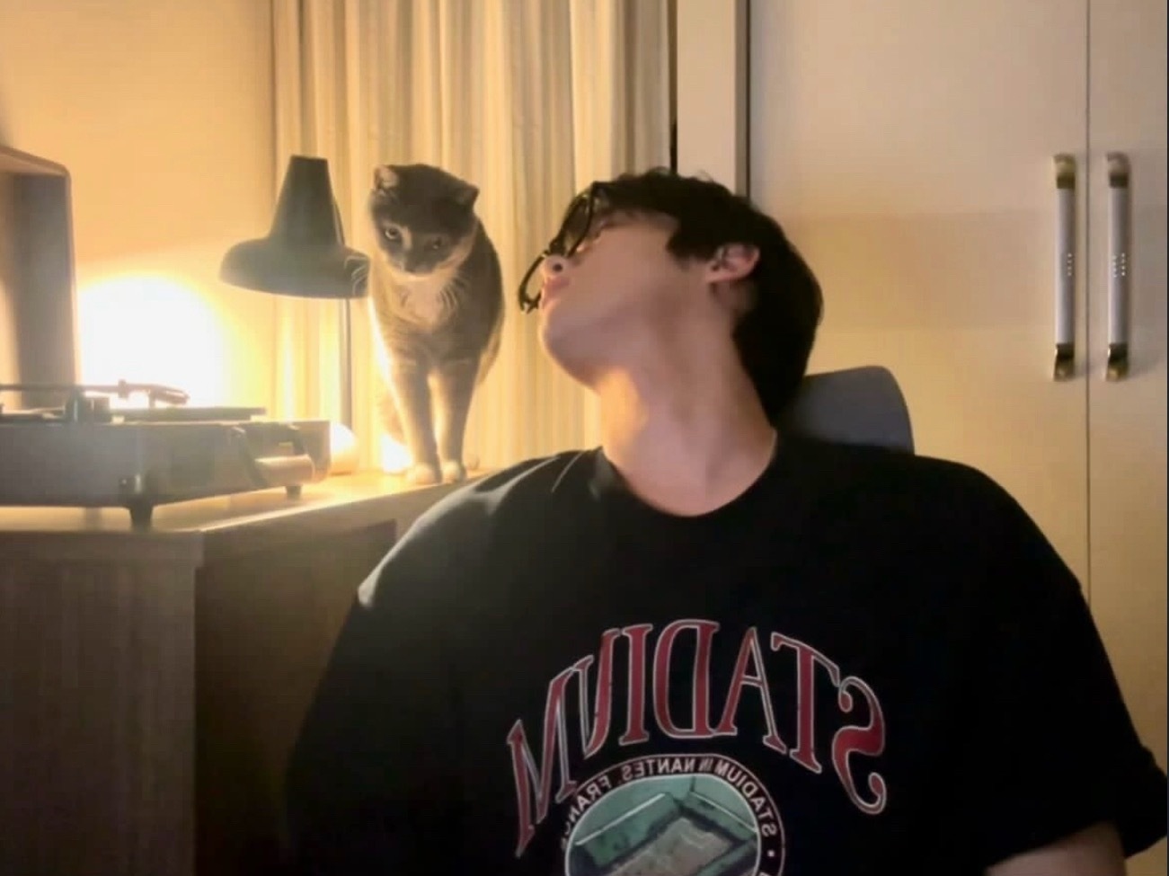 我老父是完美的爱猫男金允植 