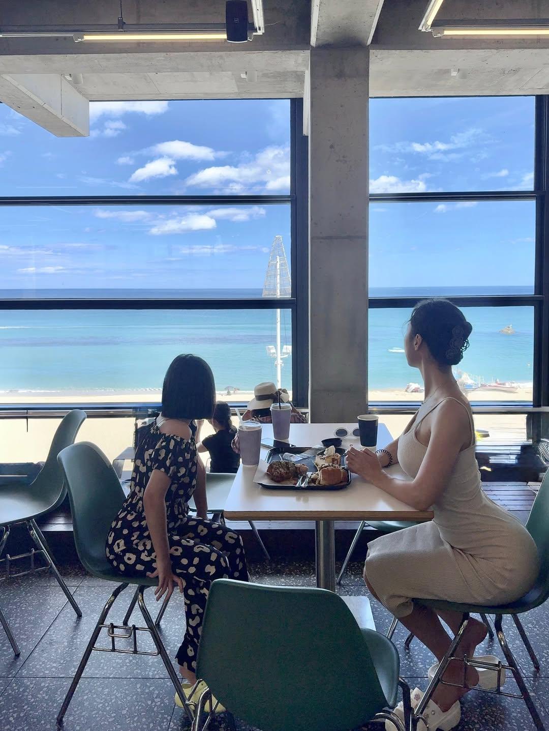 一个人最有魅力的时候 就是能把手中的烂牌打成王炸