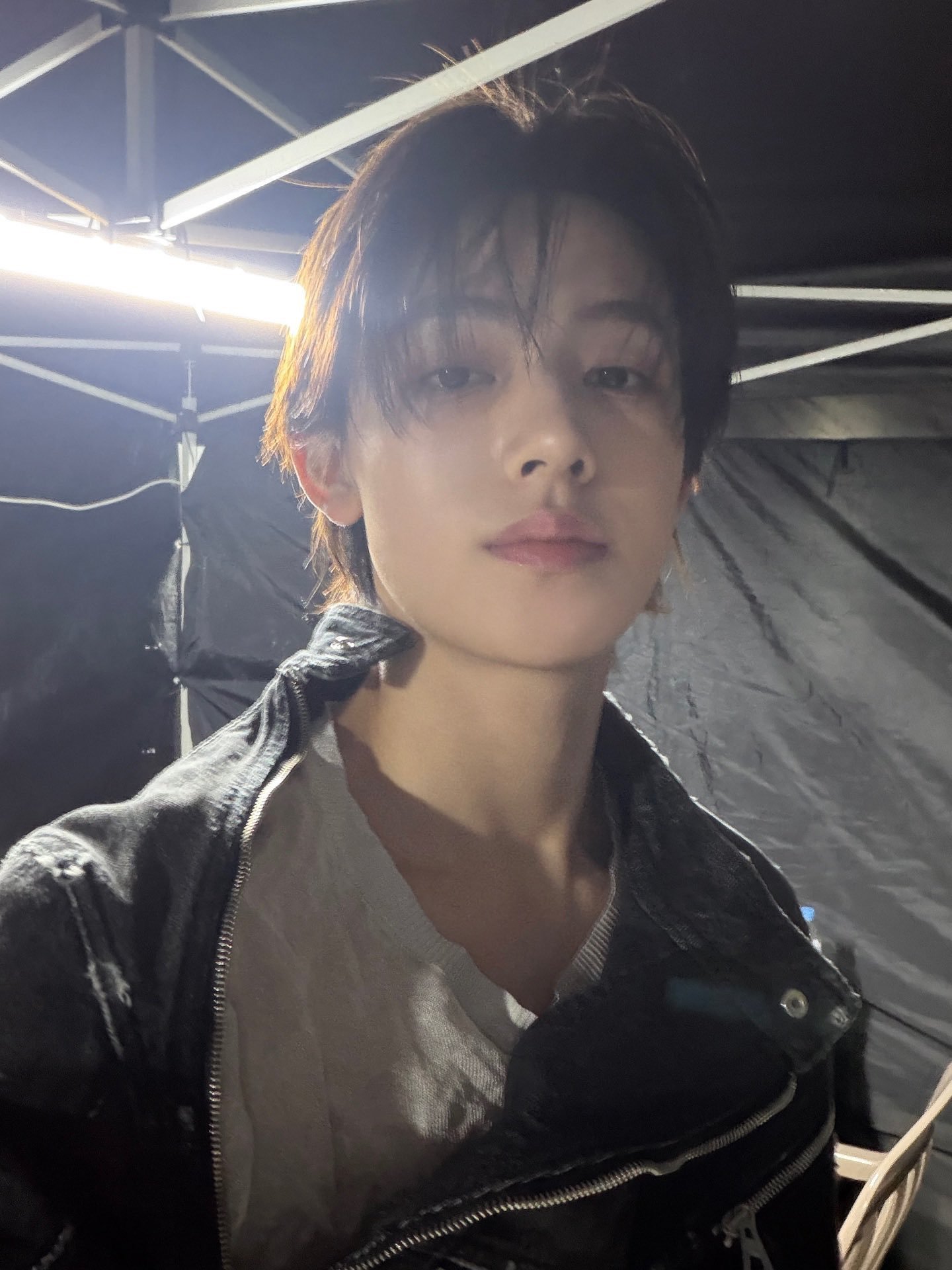 正统美男&Trendy美男风格各占一半的CORTIS严成玹，既是确信的颜担又带潮