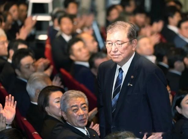 日本走马灯的更换首相的历史要终结吗？
不会的，经济低迷的日本不会发生任何变化！
