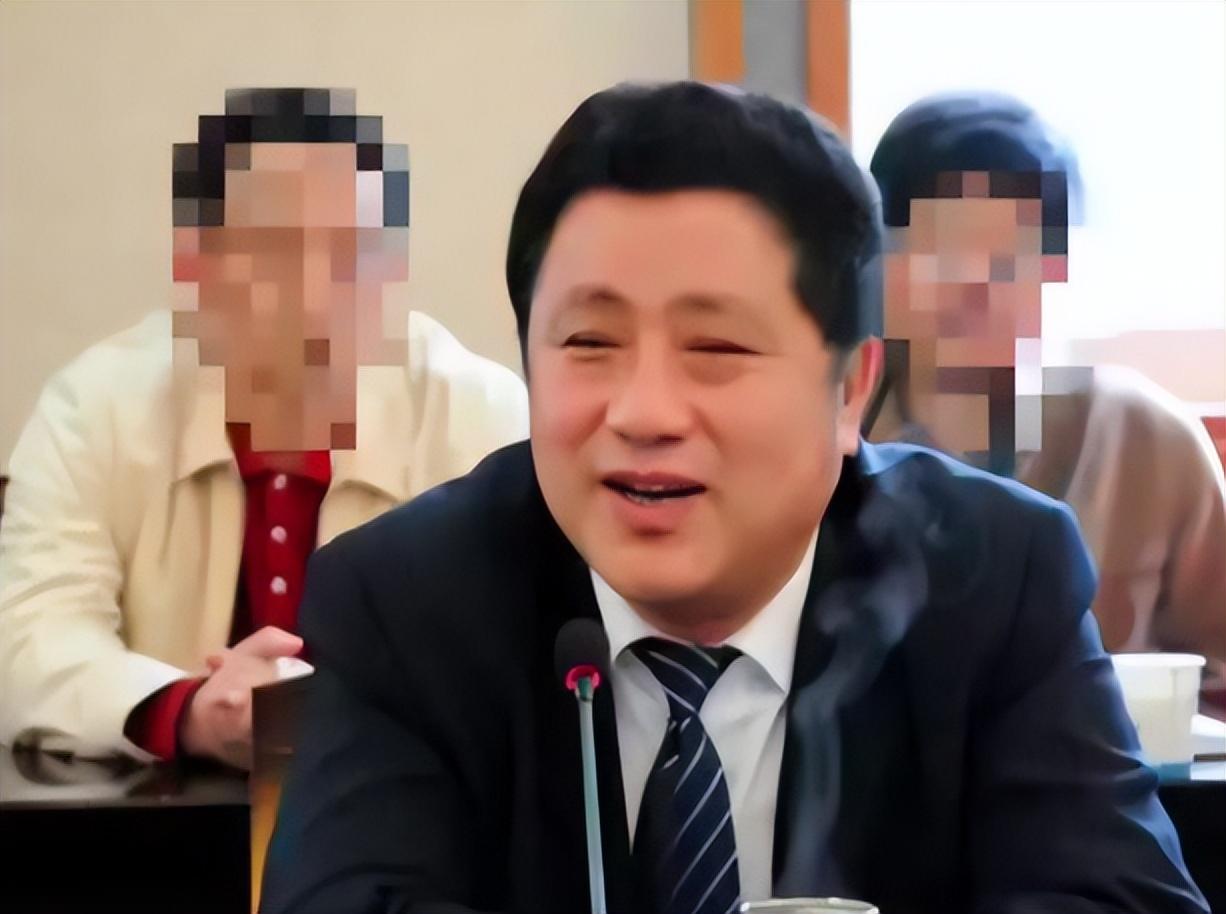 假高官赵锡永：不骗钱不骗色，只为过官瘾，还造福一方
 
在中国法治案件里，赵锡永