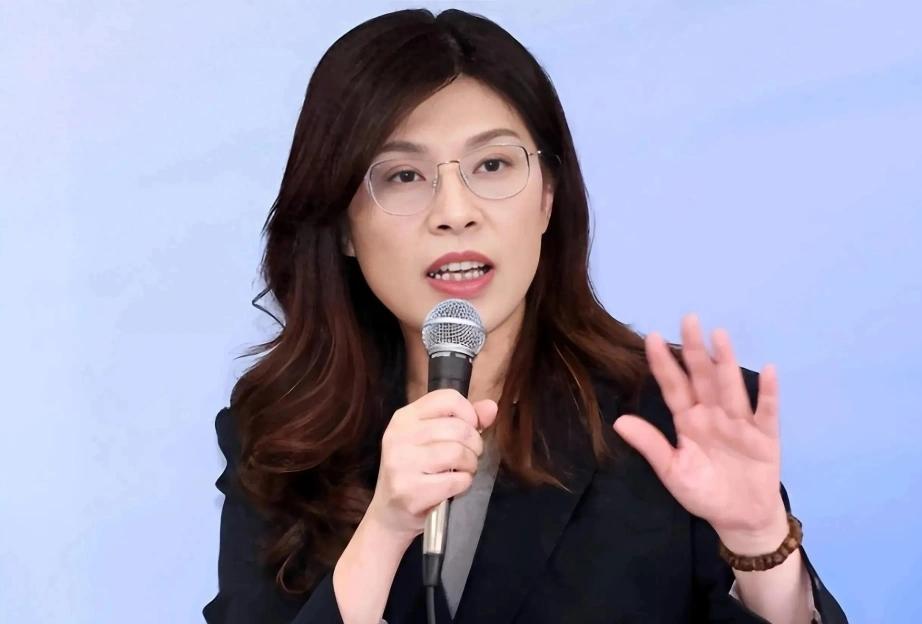 郑丽文——名副其实的“统派”人物

郑丽文被称为统派人物，主要是因为她在台湾政坛