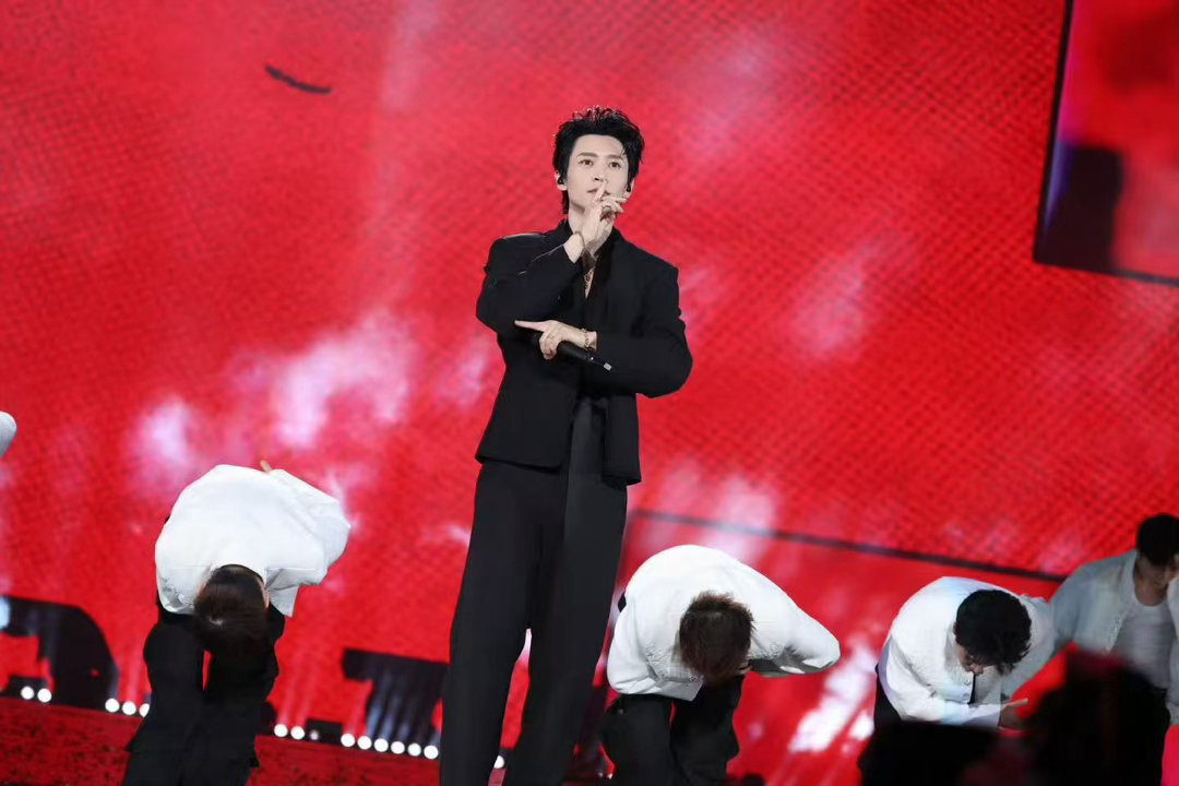 魏晨魏晨出道二十年开始学饭撒魏晨说自己也想演现偶新浪娱乐盛典突击队✖️QQ音乐超