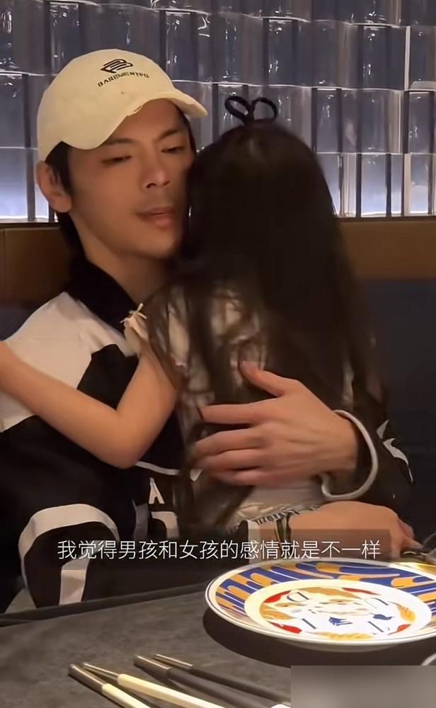 我以前真的踩过好大的育儿坑，总觉得娃小啥都不懂，赚够钱给她买最好的进口奶粉、漂亮