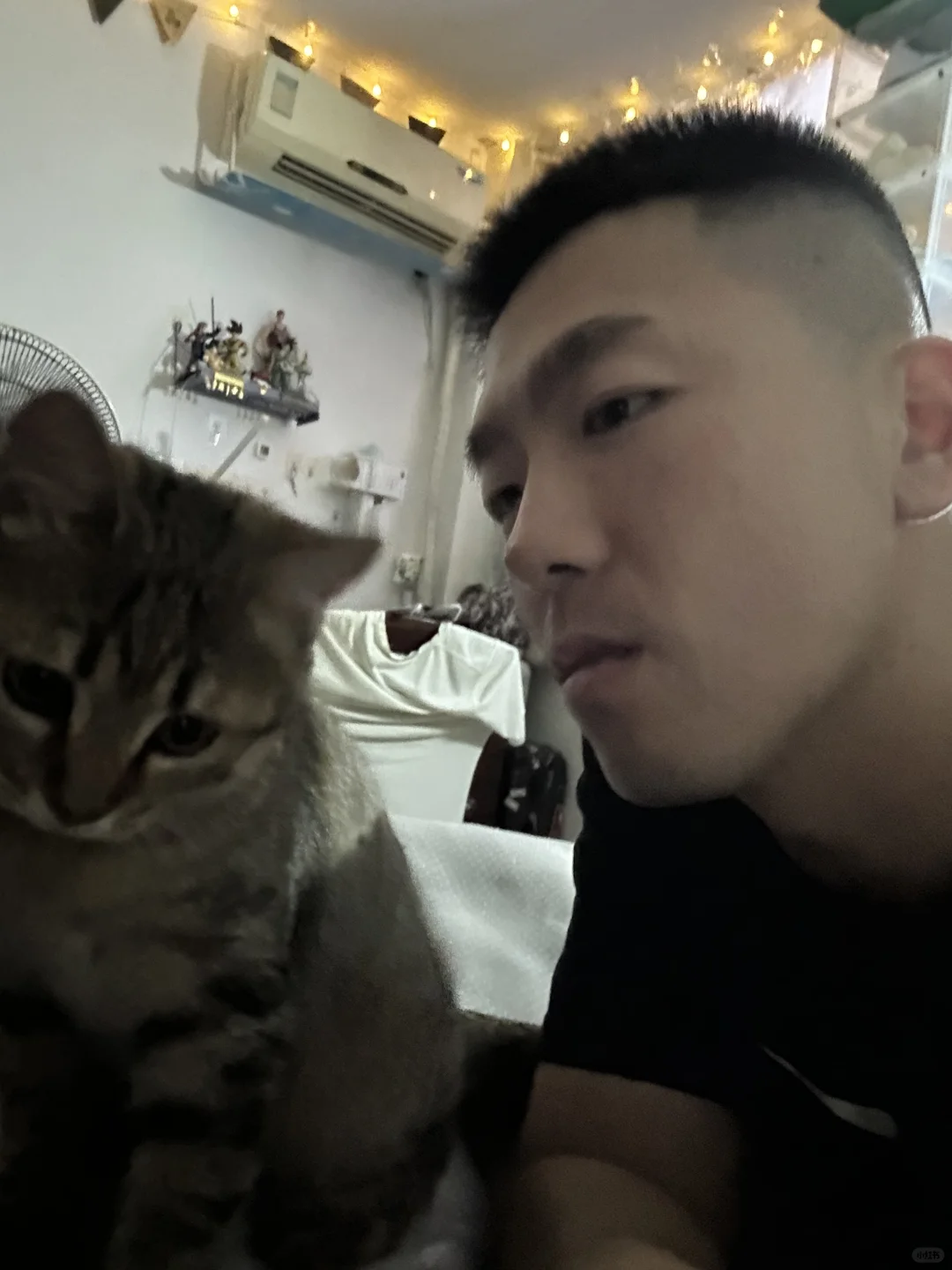 知道我不开心，马上来个亲亲