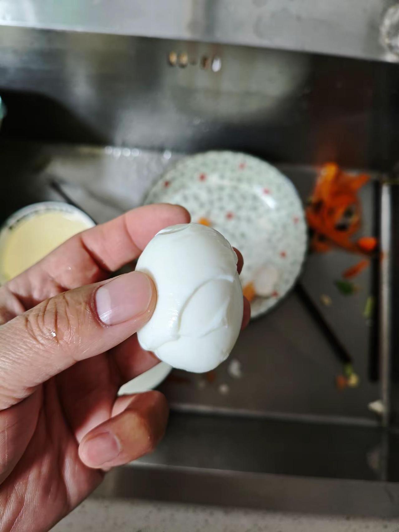 怎样煮鸡蛋不糊皮，煮，蒸，凉水泡，大火，小伙，时间多久用记录人生 舌尖上的味道