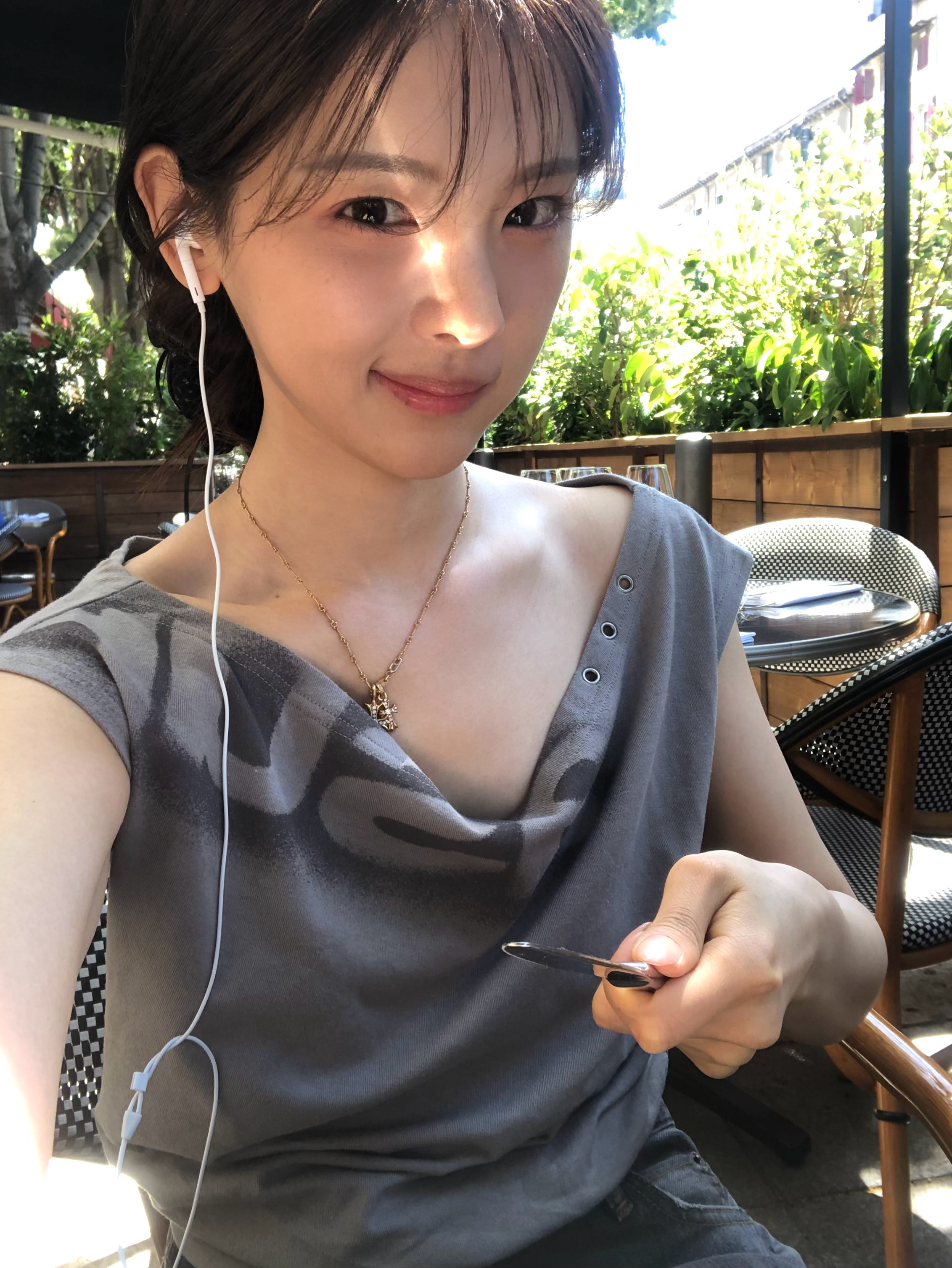女娲神作实在过分美丽（好想要上衣链接）杨超越 南法有谁呀