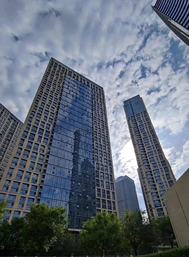 住进60层、191米的郑州华润悦府，你每天面临的不是生活，而是一场生存盲盒。
