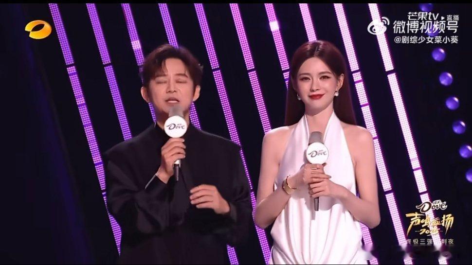 沈梦辰误入艾利斯顿商学院四强合唱流星雨主题曲，沈梦辰听完表示梦回追剧时光，仿佛误