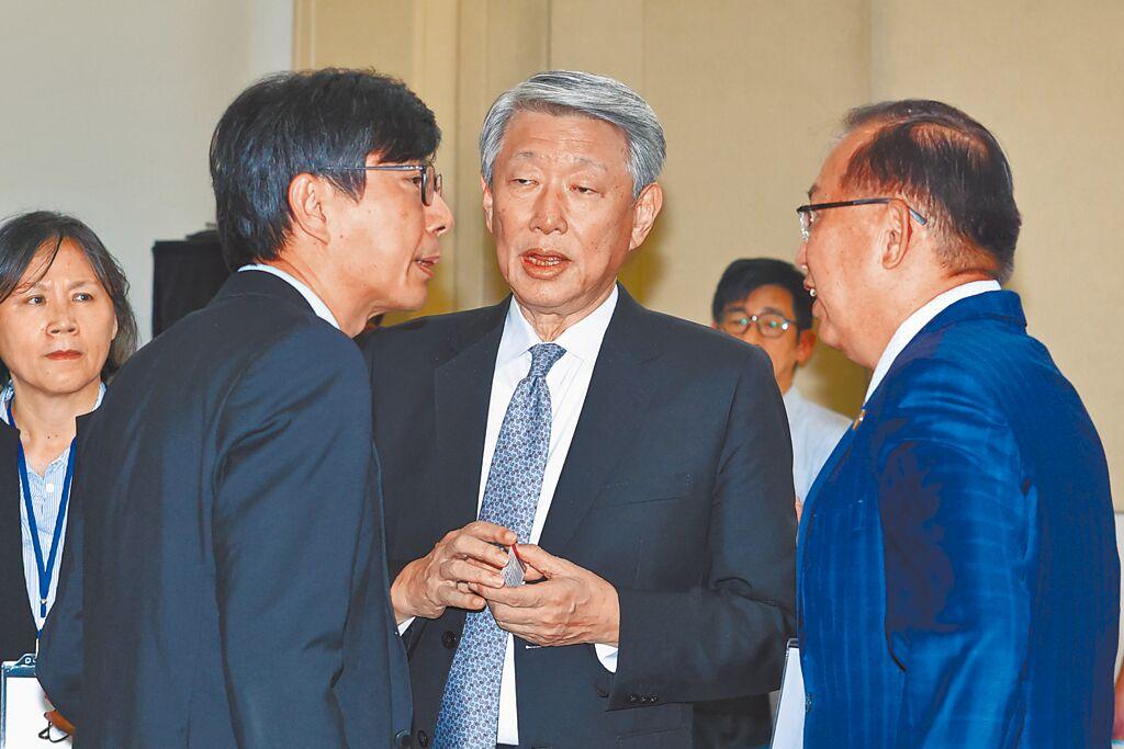 郭智辉突卷图利风波 柯志恩曝玄机:为何5月才爆出? 郭智辉近日被曝出邀请公务相关