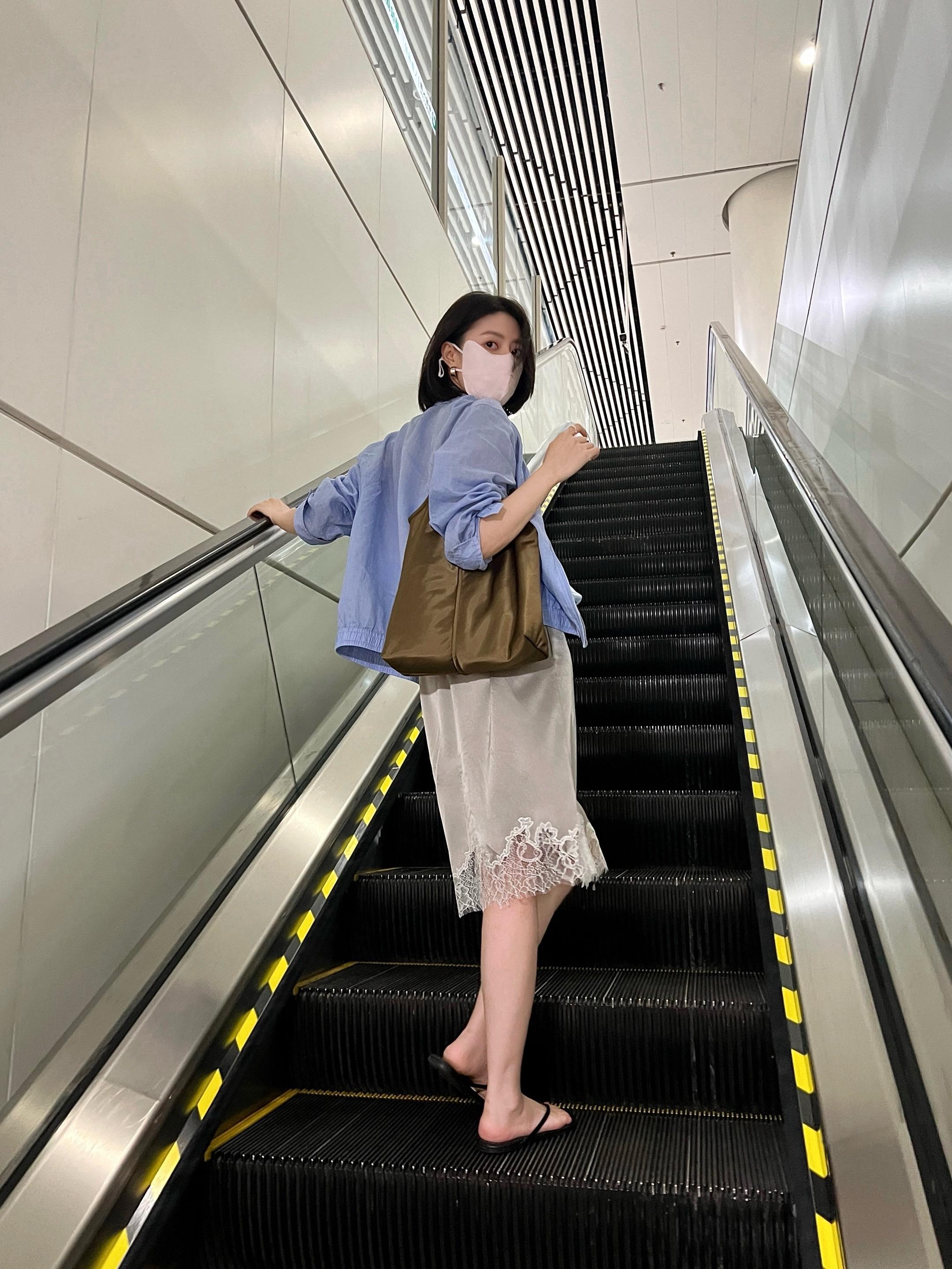 要好好戴口罩。赶个晚班高铁