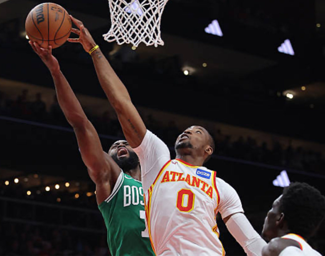 上周，在对阵排名第一的底特律活塞队和排名第二的波士顿凯尔特人队的两场比赛中，乔纳