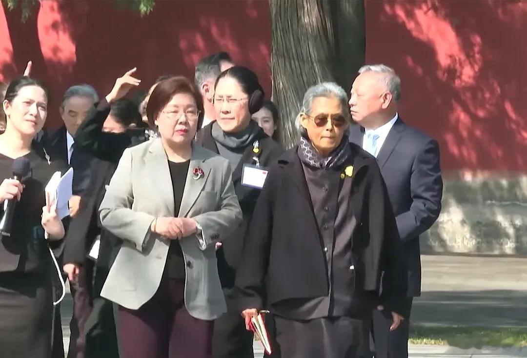 泰国王室 🇹🇭🇨🇳4月10日，诗琳通公主访问北京古代建筑博物馆的先农坛，