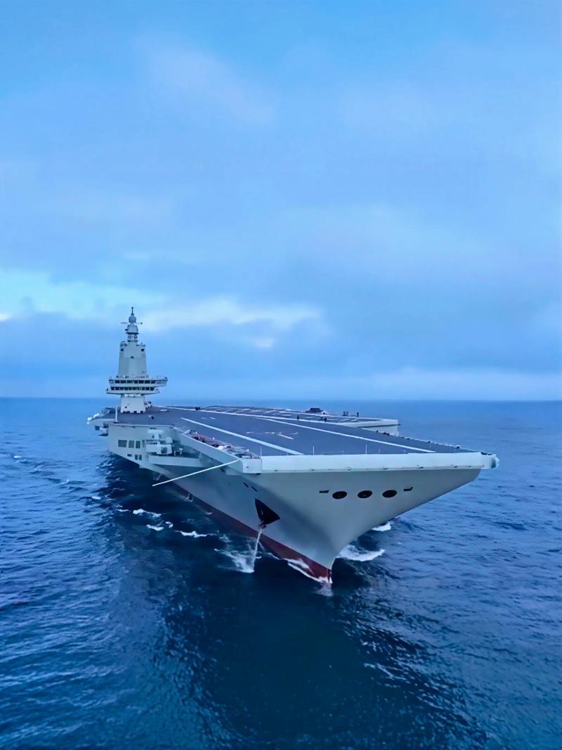 标题：福建舰对标美国最强航母？专家：差距在缩小，但“学生”仍需努力

我国完全自