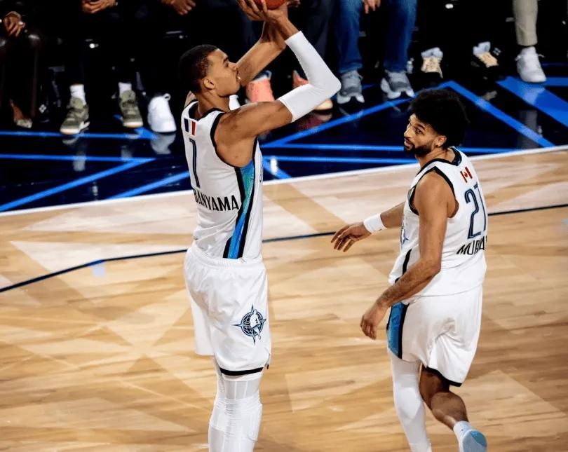 本以为世界队会是“五绝”合璧，结果亚历山大和字母哥伤了，然后约老师和东契奇划水，