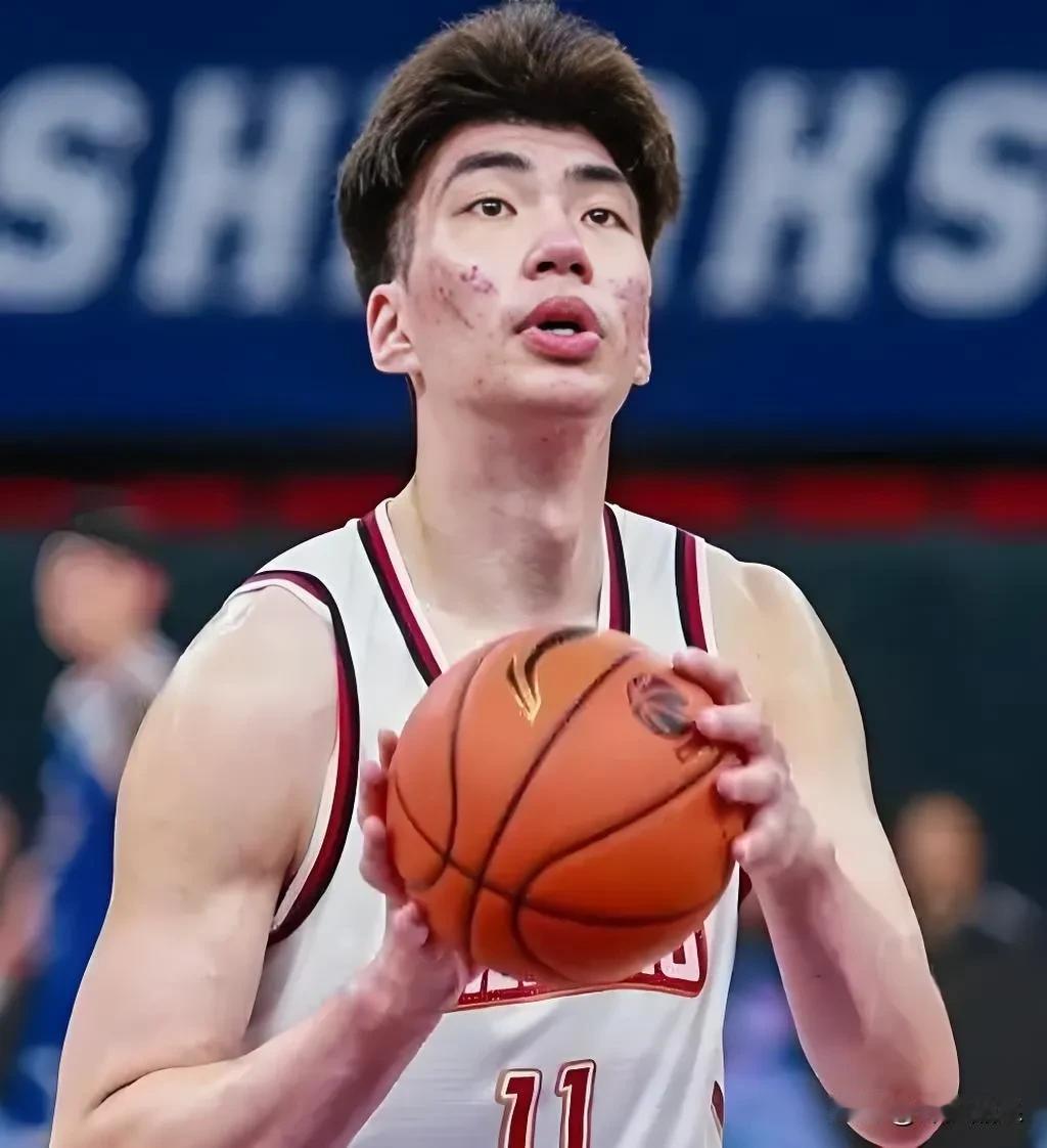 中国男篮今晚上半场三分球的命中率还是不错的，12次出手命中5个，命中率达41.7