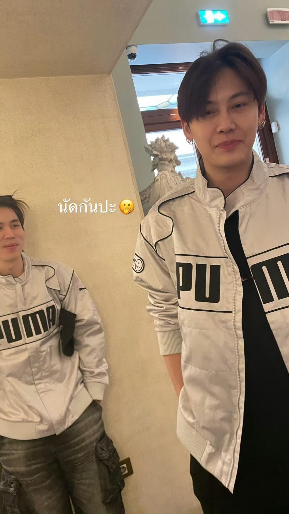 怎么回事俩人穿着情侣装消失了？？？ 今天看别人动态好像也是在玩呐？？？？ 