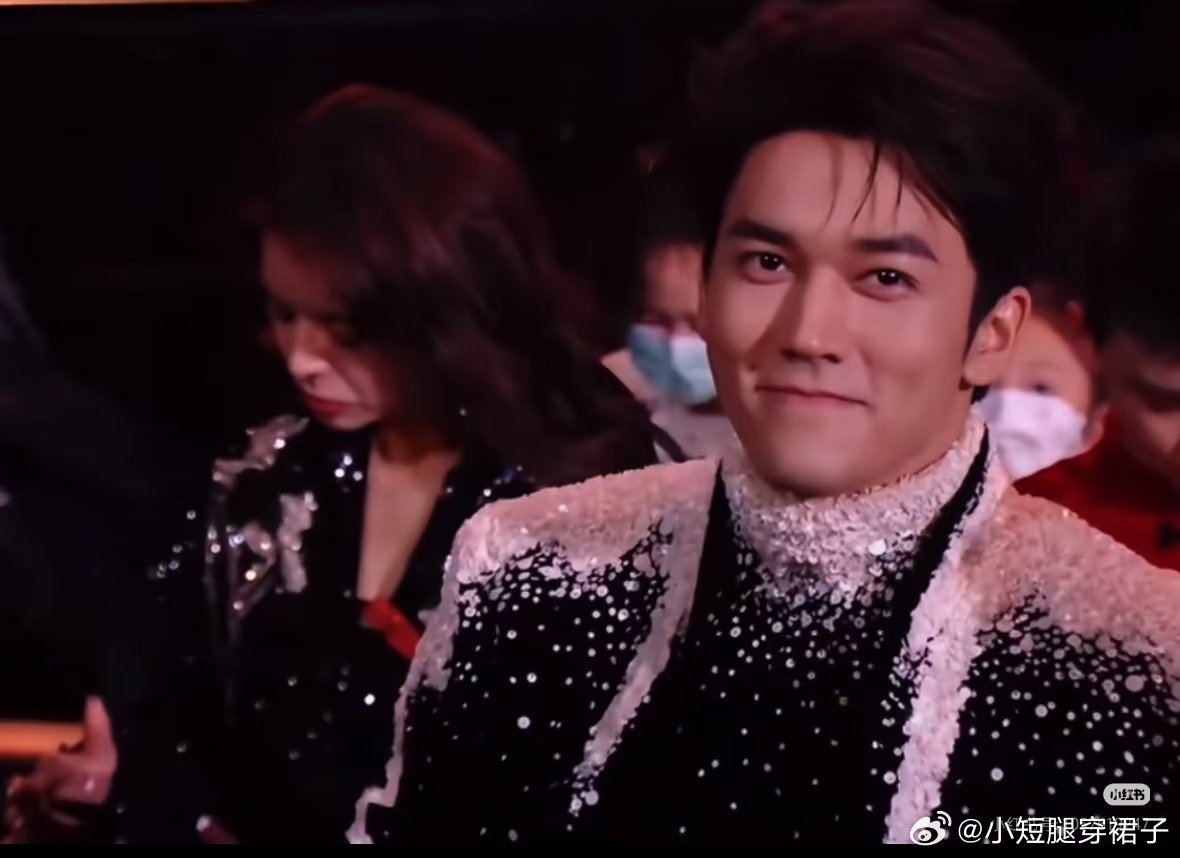 陈牧驰 吴楚一陈牧驰的生活这么精彩吗？又是前妻又是前男朋友的，哥哥真的男女通吃呀