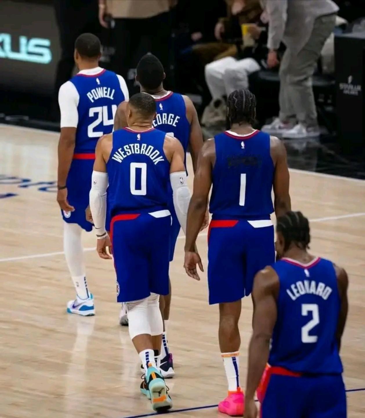 曾经让球迷无限期待的快船落幕了

随着哈登被交易到骑士，快船只有莱纳德单核带队了