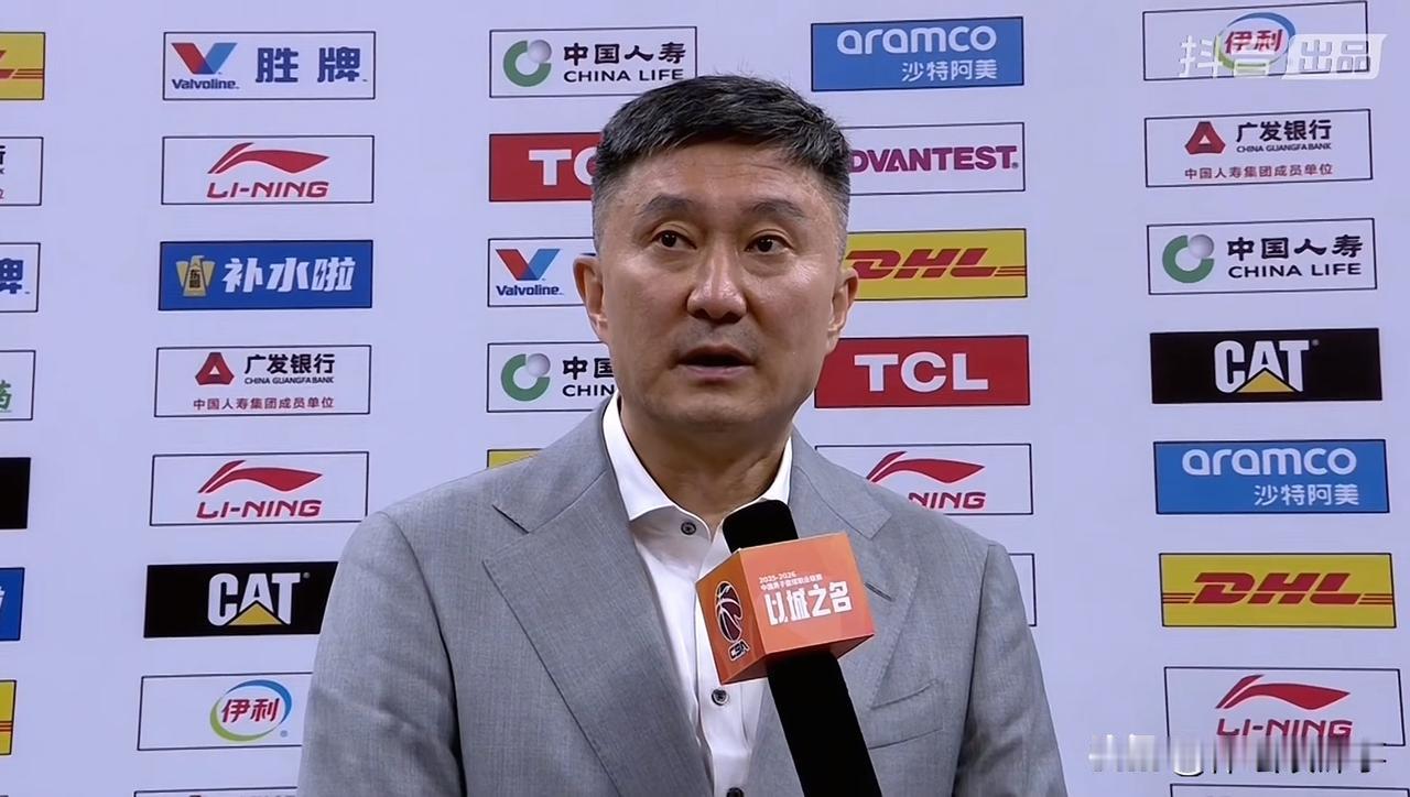 广东111-89新疆，一场久违的大胜，本场开始开局阶段依旧打得不好，如果面对的是