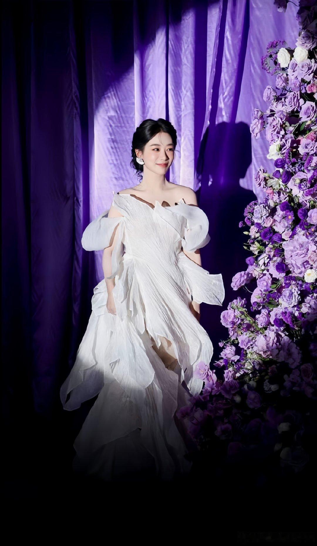 杨紫yz杨紫yz杨紫李祯yz“从晨光熹微到红霞漫卷 爱意从未落幕” 𝐅𝐫𝐨