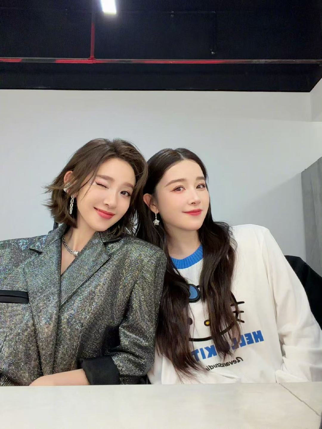 阚清子唐艺昕贴贴阚清子今天宜加唐艺昕 阚清子今天宜加唐艺昕，爱看美女贴贴~ 