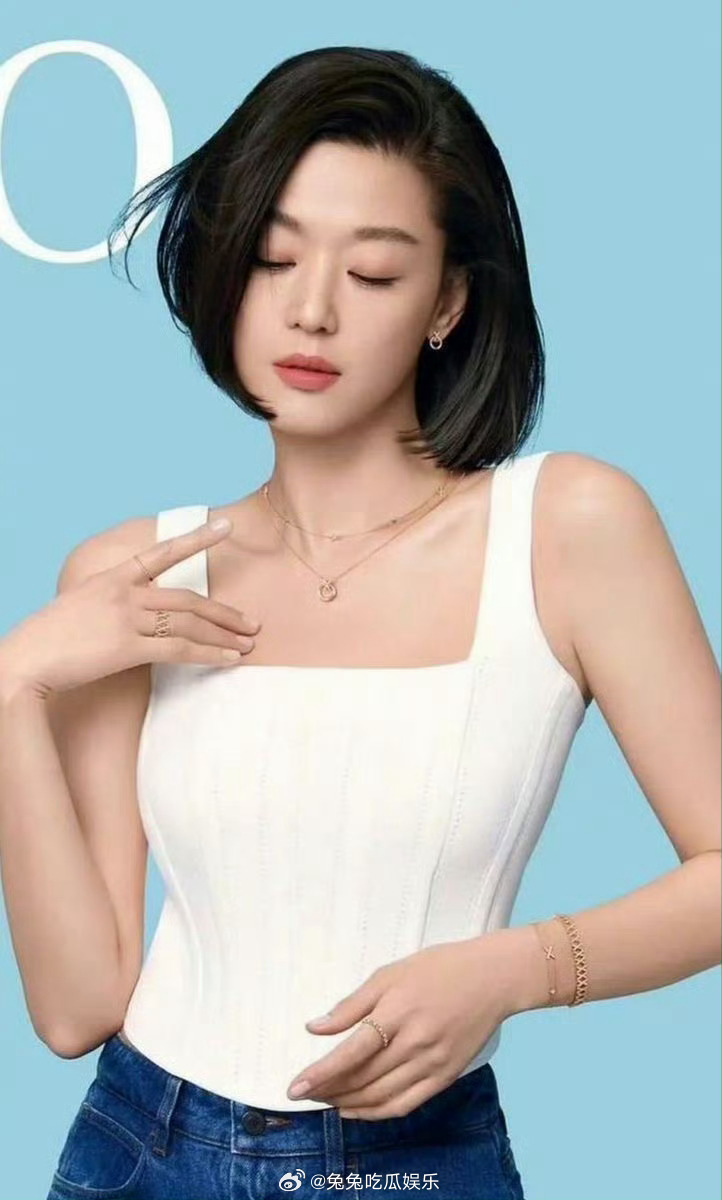 全智贤短发什么造型都hold得住啊 ​​​