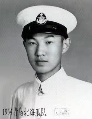朋友和我闲聊，几十年前他父亲的一个战友是士兵，复员的时候分配到了上海，那一批复员