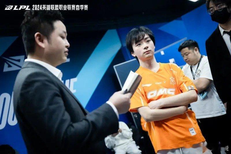 2024LPL春季赛常规赛，OMG以2-0的比分战胜TT。赛后，OMG全体成员接
