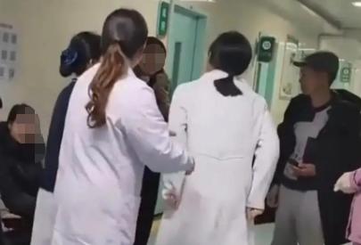 “我医德败坏，去投诉我吧。” 河南一位女医生在诊室里喊出这句话的时候，对面家属大