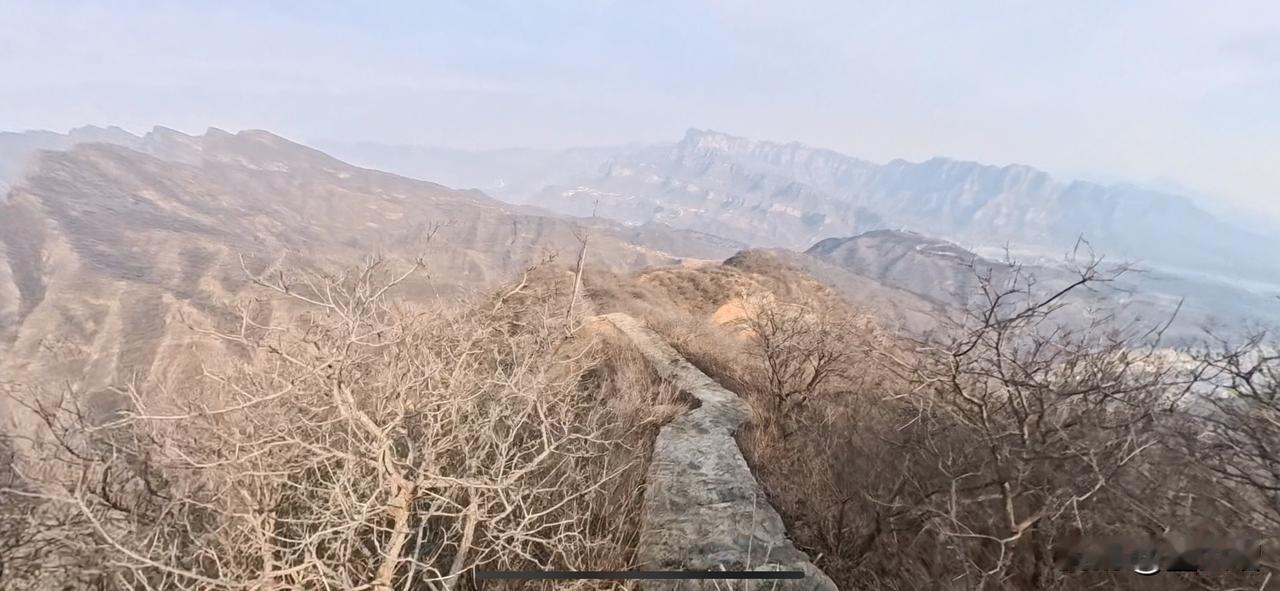 前几天去的房山黑龙关徒步，这条路线相对来的人比较少，就在龙神庙旁边，难度不大，全