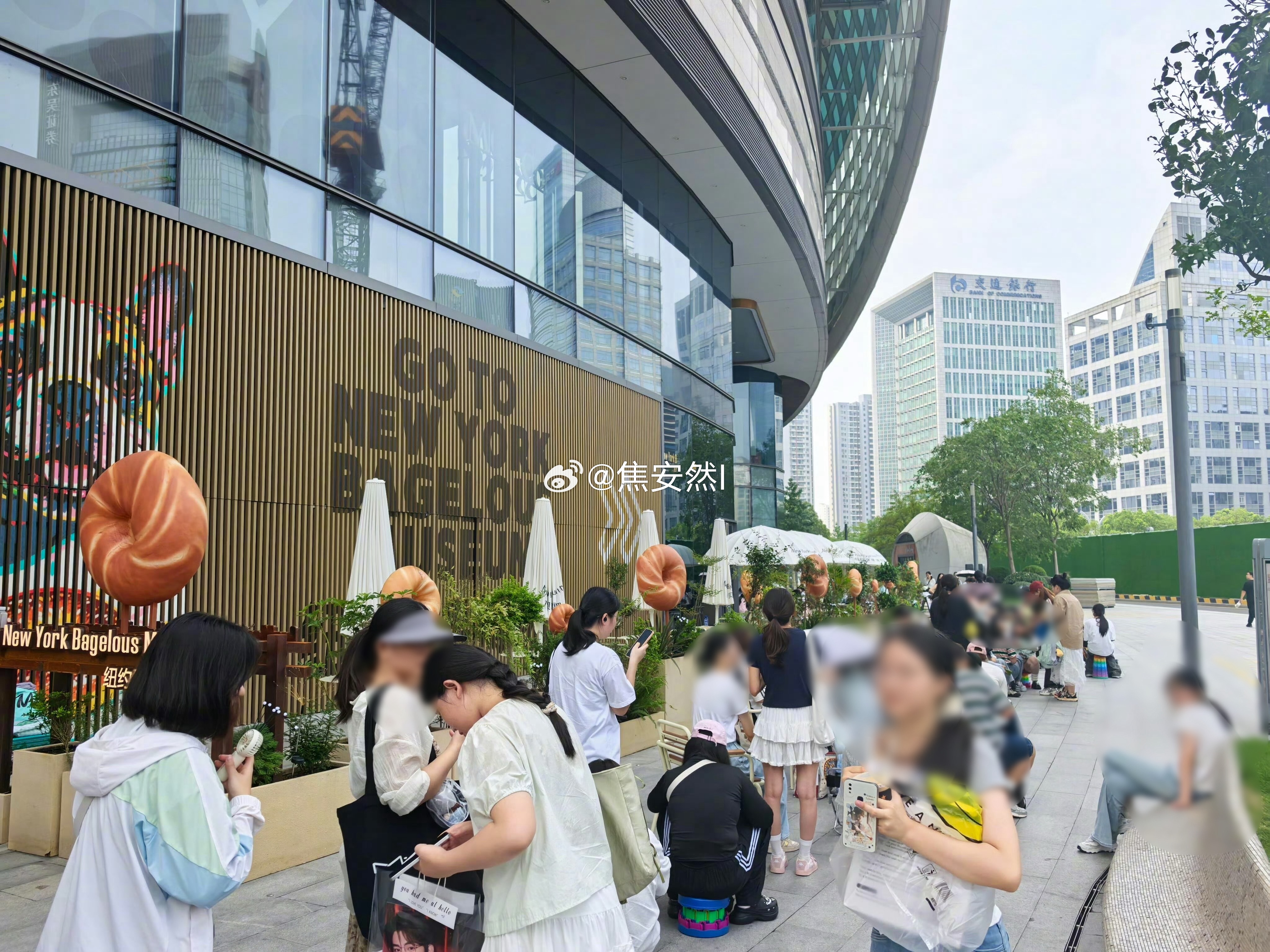 丁禹兮今天下午线下活动，排队大军已开始就位 ​​​
