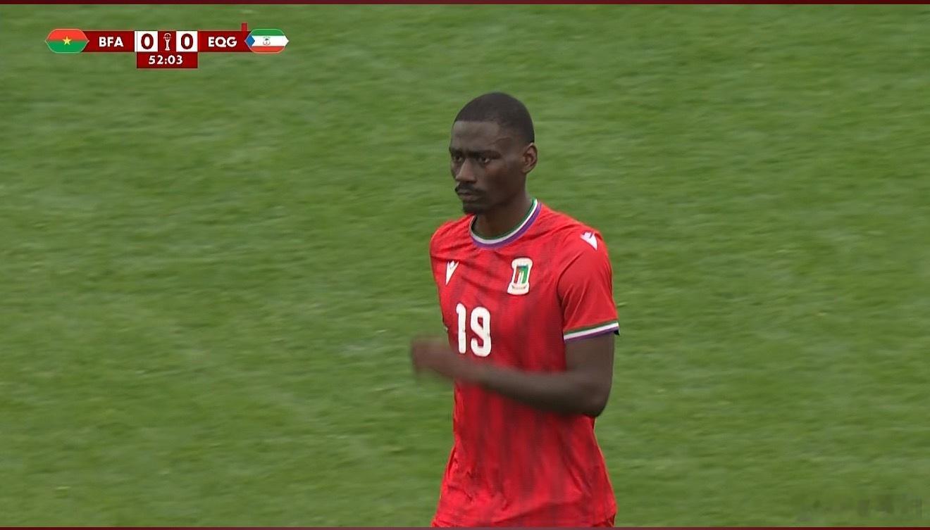 第 50 分钟，赤道几内亚后卫线 11 号恩东被红牌罚下。第 52 分钟，教练用