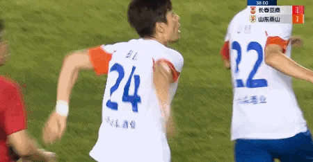 侥幸！说真的，不狡辩，裁判这次吹罚确实有点宽松，毕津浩的这次犯规即使被判直红也应