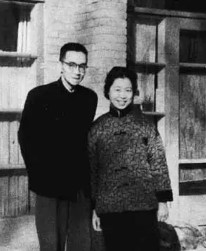 1962年，61岁的梁思成，迎娶小自己27岁的助手林洙，新婚夜，梁思成对林洙说：