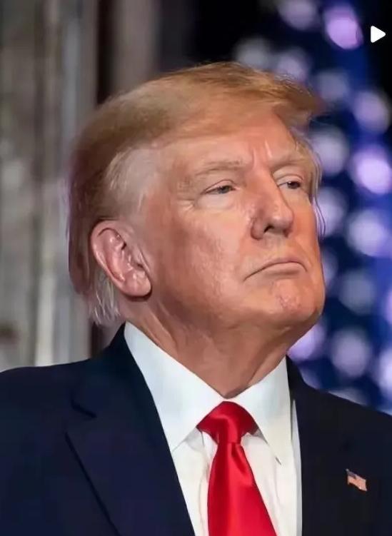 最近国际上出了个很有意思的信号：特朗普那边，居然在访华之前，主动把一笔快落地的 