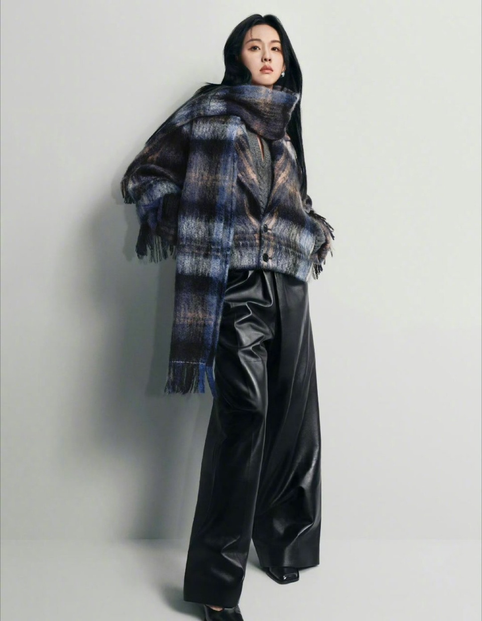 陈都灵Wonderland压轴闭年刊陈都灵一线女刊压轴 嘟嘟杂志封面真的好绝啊！