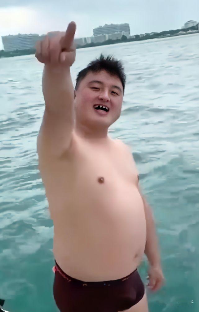 #炉石传说# 目前戴佳伟、驴鸽、Ams都签了黄旭东他们的公会瞧尔萨斯，至此浙江三