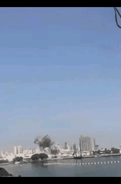 美国海军第五舰队总部遭到导弹袭击，该基地位于巴林，巴林方面已经证实。半岛电视台消