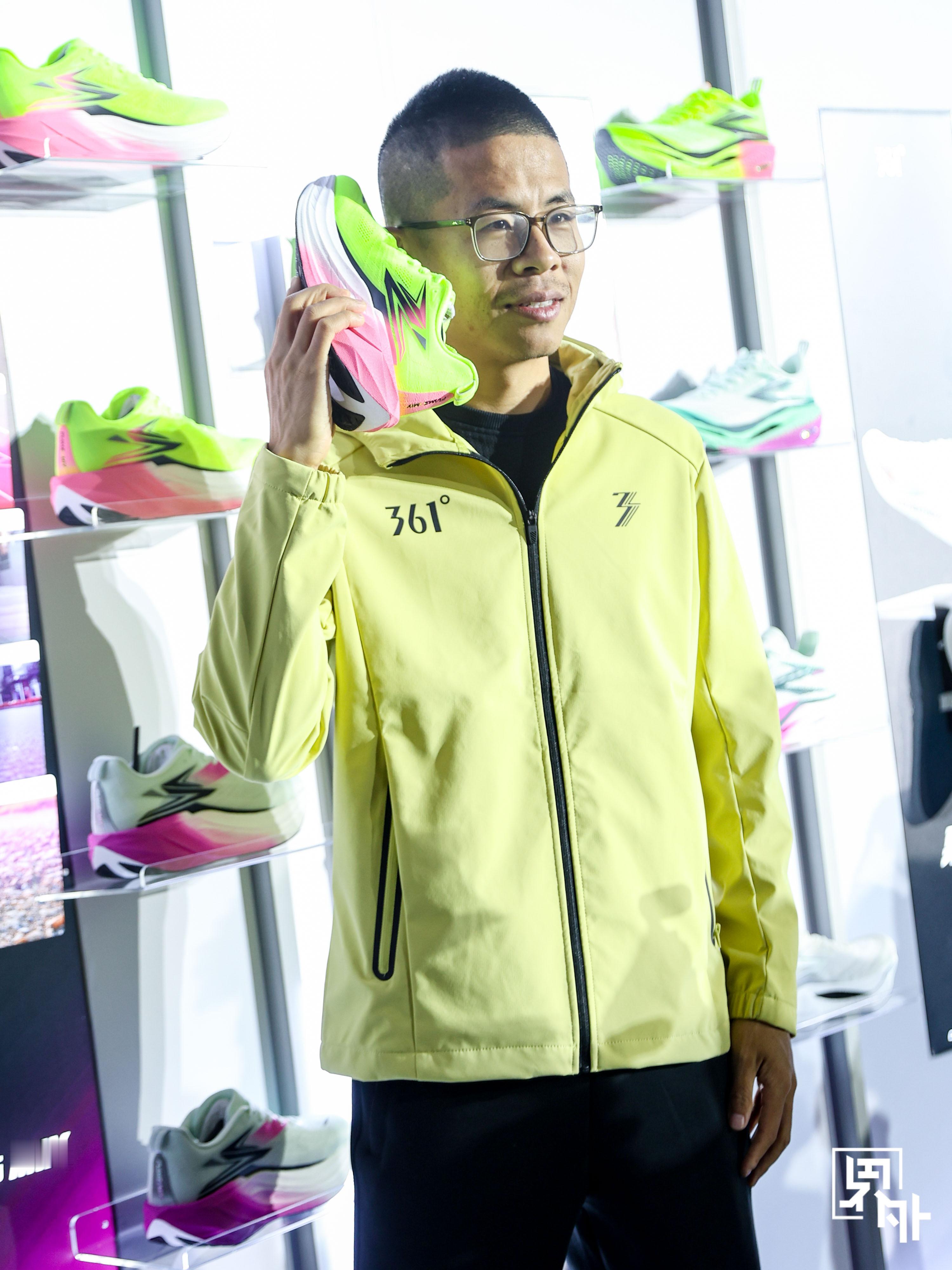 昨天在天津的361新品发布会中见到了王连正，2015年，大正跑崩过，也在一个月前