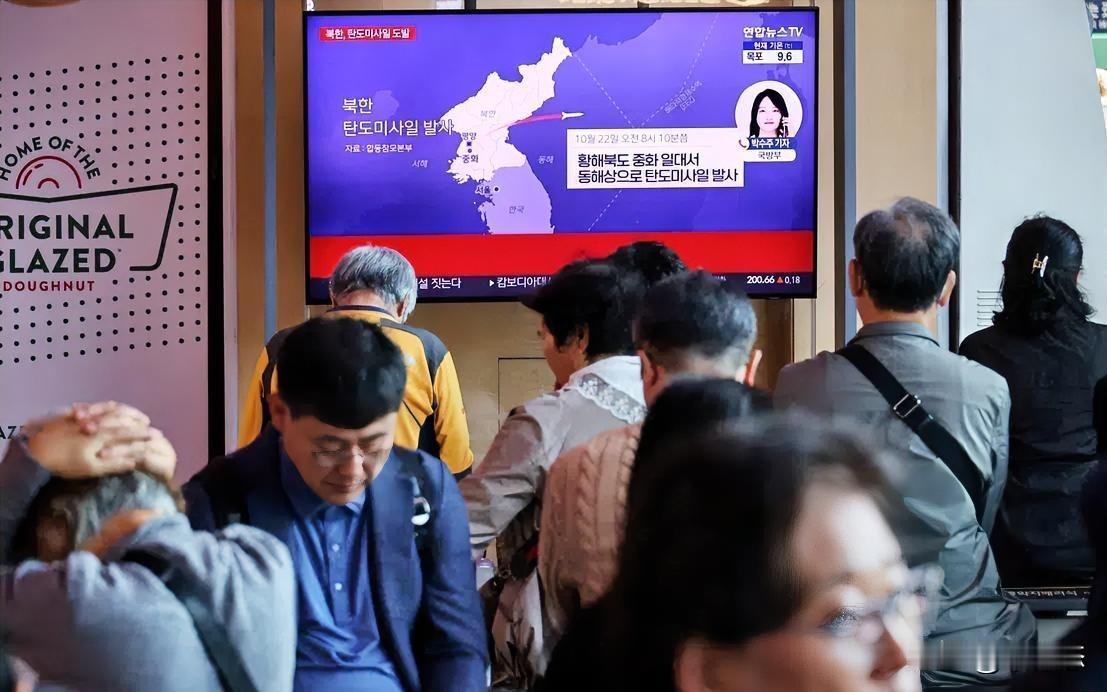 特朗普访韩前夜，朝鲜试射导弹释放何种信号？
 
就在特朗普启程赴韩出席APEC庆