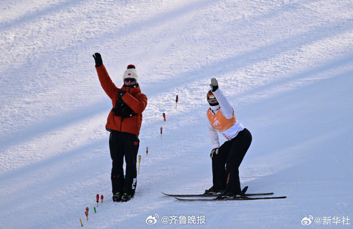 #徐梦桃第二金#【#中国队空中技巧混团夺金#[打call]】在刚刚结束的2025