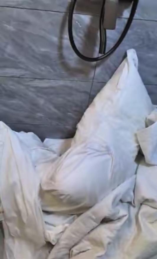 太恶劣！海南三亚，女子花108元在网上订了一间酒店客房，入住半小时后，女子要求取